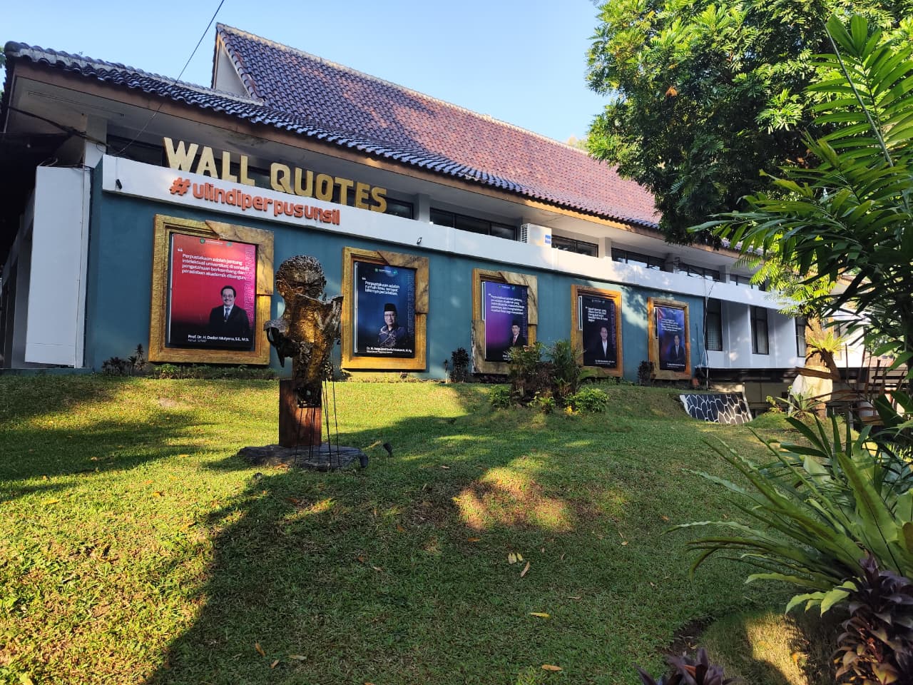Pustaka Coffee - Samping Gedung